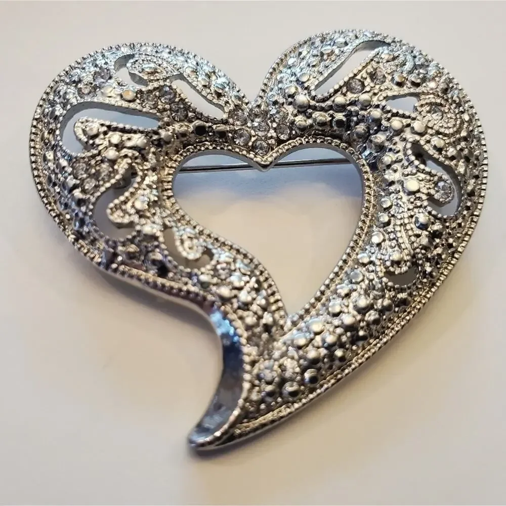 Lot of 2‎ floral boho heart shaped brooches